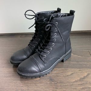 Combat boots